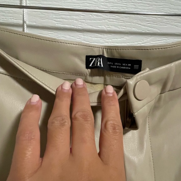 Faux Leather Leggings - Picture 2 of 3